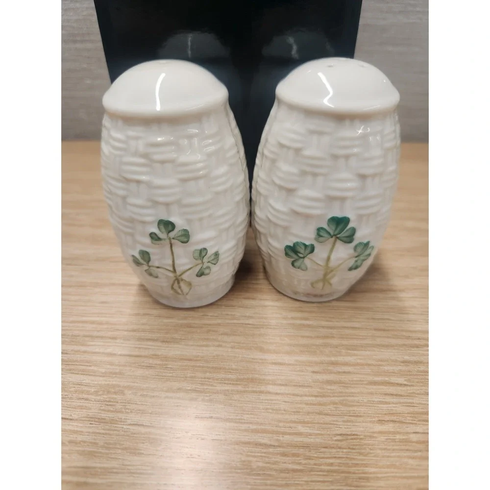 Belleek‎ Pottery Shamrock Salt & Pepper Shakers Set New With Original Box